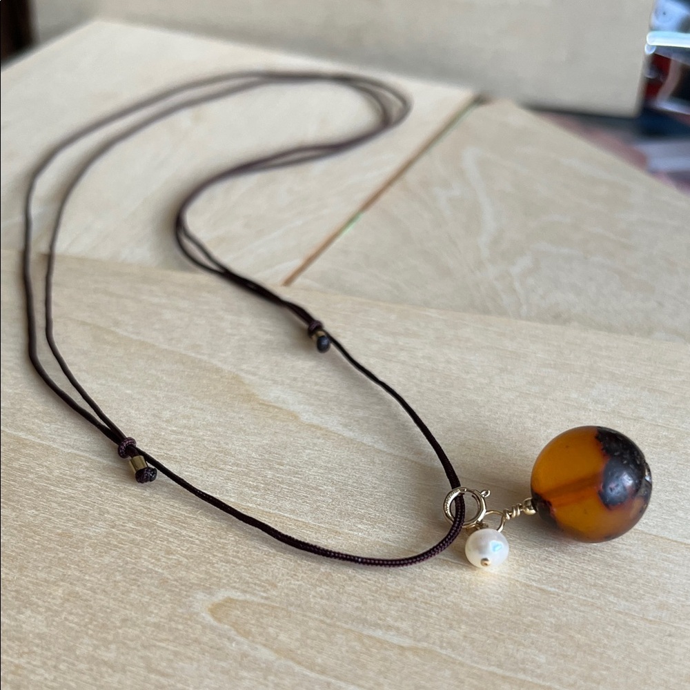 Elegant Amber Pendant Necklace
